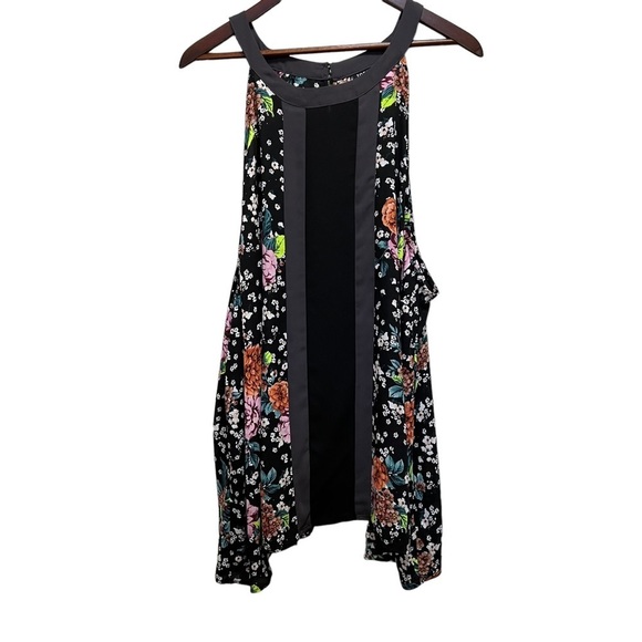 Torrid Georgette Halter Tank Size 4x - Picture 4 of 13